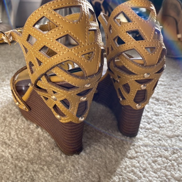 Lace woven fun statement wedges size 5.5 - Picture 6 of 8